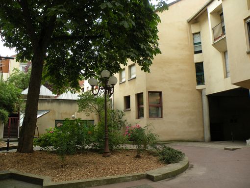  cour intérieure d'immeuble récent, vieille ville